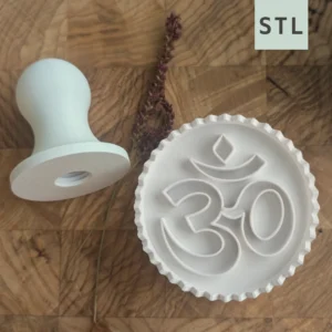 Einzelteile des 3D-gedruckten Brotstempels mit Om-Motiv